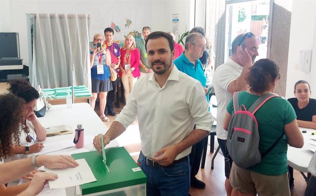 El coordinador general de Izquierda Unida y ministro de Consumo, Alberto Garzón, vota el 19J