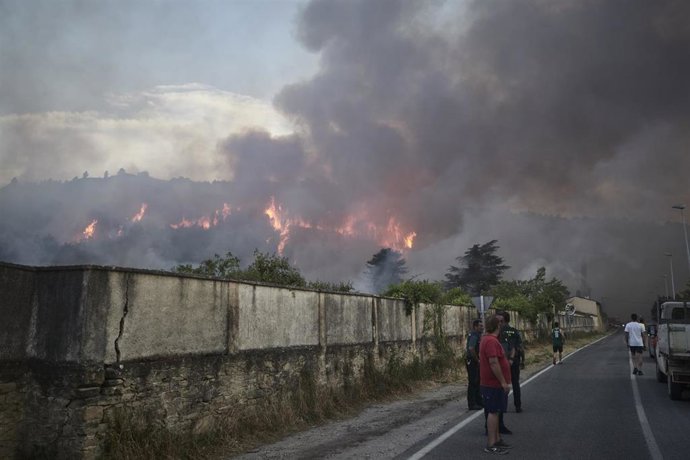 Extinción del incendio en Puente la Reina, a 18 de junio de 2022, en Puente la Reina, Navarra.