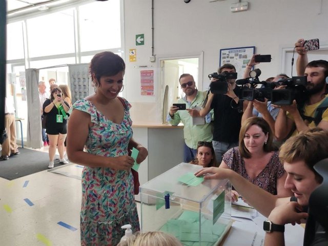 Teresa Rodríguez vota por este 19J con "más delirante" que otras elecciones y fomentar la participación con "libertad y coraje" Teresa Rodríguez votó este 19J con “más ilusión” que en otras elecciones y animó a participar con “libertad y valentía”