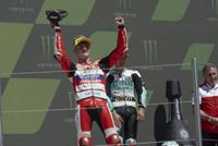 Guevara y Augusto Fernández reinan en Sachsenring y miran al liderato de Moto3 y Moto2