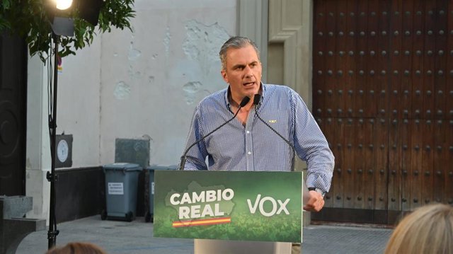 Javier Ortega Smith, secretario general de Vox, en un mitin del partido en Cádiz durante la campaña del 19J