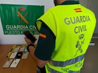 Detenida en Ibiza una mujer acusada de sustraer 13 teléfonos de alta gama