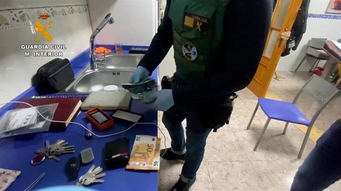 La Guardia Civil desarticula una organización criminal que botaba narcolanchas en las costas alicantinas