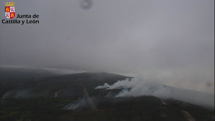 Estado del incendio en la Sierra de la Culebra a primera hora de la mañana.