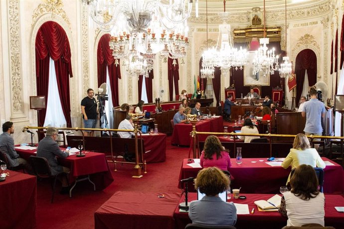Imagen de archivo del Pleno del Ayuntamiento de Cádiz.
