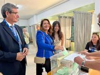 Crespo invita a los andaluces a votar y asegura que "nos jugamos seguir con el progreso o volver atrás"