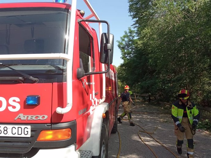 Efectivos desplazados hasta el incendio de Fuentecerrada en Teruel.