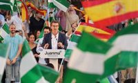 Feijóo llega a la sede del PP para seguir con su equipo el recuento electoral de las andaluzas