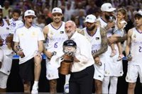 Pablo Laso: "Me ha costado levantar la copa, pero estoy muy bien"