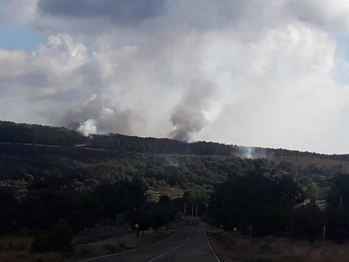 Incendio en la Sierra de la Culebra a primera hora de este domingo.