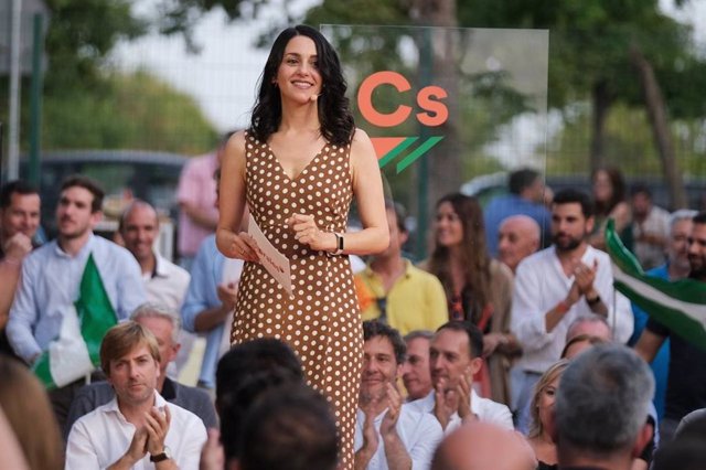 La presidenta de Cs, Inés Arrimadas, este viernes en Sevilla en el cierre de campaña de su partido en las elecciones al Parlamento de Andalucía de 19 de junio.