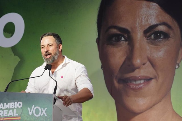 El lider de Vox , Santiago Abascal clausura el acto de cierre de campaña del PP para los comicios autonómicos del próximo día 19 en Sevilla a 17 de junio del 2022