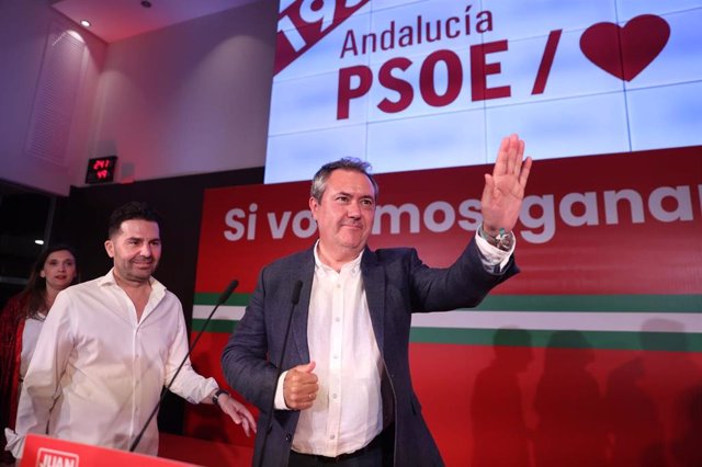 El candidato del PSOE-A a la Presidencia de la Junta de Andalucía, Juan Espadas, al salir a valorar el resultado de las elecciones andaluzas del 19 de junio.