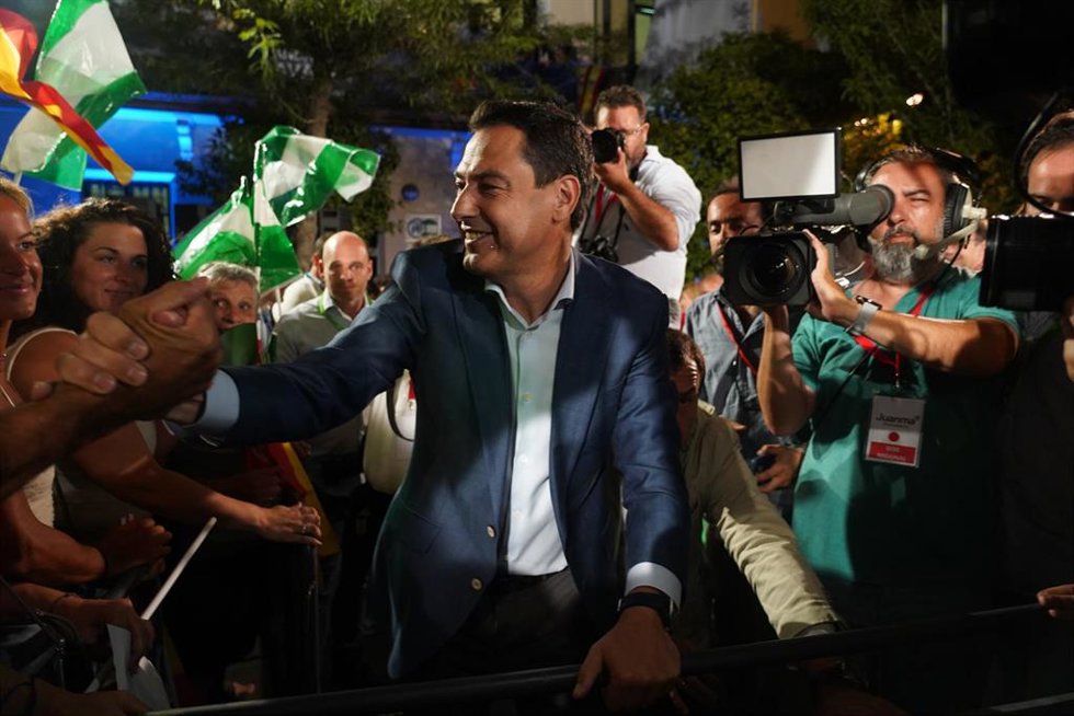 El presidente del PP andaluz y candidato a revalidar la Presidencia de la Junta, Juanma Moreno, comparece en la sede del PP donde ha seguido el resultado de las elecciones andaluza siendo el ganador con 58 escaños a 10 de junio del 2022 en Sevilla (A