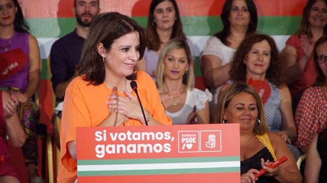 Adriana Lastra en un acto en Arcos de la Frontera en la campaña electoral de las elcciones andaluzas.