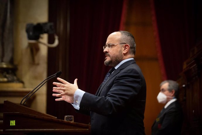 Archivo - El presidente del PP de Catalunya, Alejandro Fernández, interviene en un pleno del Parlament en una imagen de archivo. 