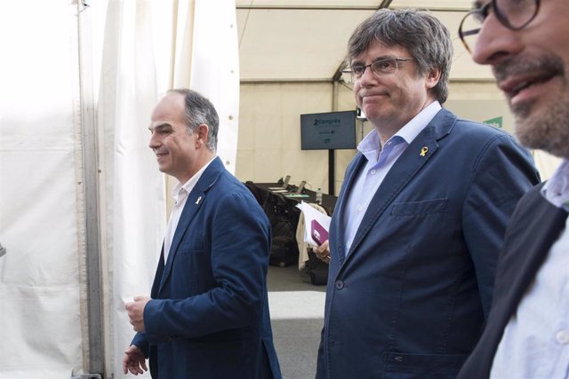 El expresidente de la Generalitat Carles Puigdemont y el exconseller Jordi Turull llegan al Congreso de Junts, a 4 de junio de 2022, en Argelès-sur-Mer, Pirineos orientales, Occitania, (Francia). En esta cumbre de Argelers se vota a la nueva ejecutiva. De