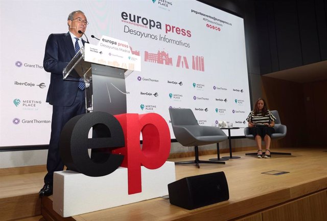 El vicepresidente, consejero de Educación, Universidades y Ciencia, y portavoz del Gobierno de la Comunidad de Madrid, Enrique Ossorio, interviene en un desayuno informativo de Europa Press Madrid.