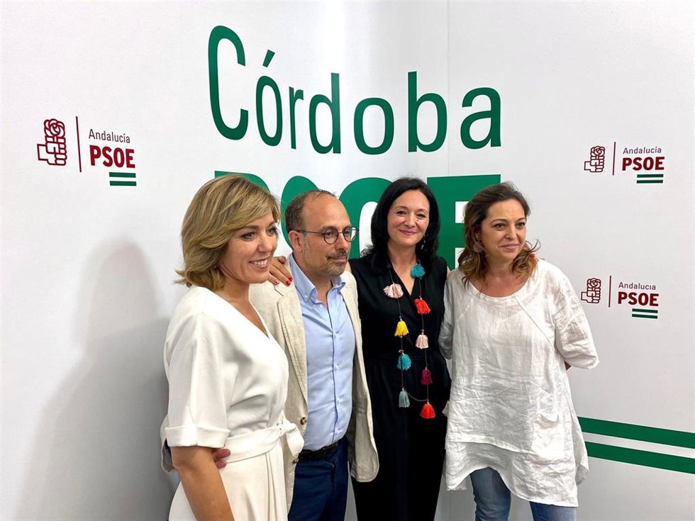(Desde Izda.) Ana Romero, Antonio Ruiz, Rafi Crespín E Isabel Ambrosio, En La Sede Provincial De Su Partido.