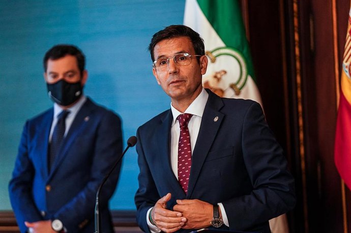 Archivo - El alcalde de Granada, Francisco Cuenca,  en la comparecencia después de reunirse con el presidente de la Junta de Andalucía, Juanma Moreno, a 27 de septiembre del 2021 en el Palacio de San Telmo en Sevilla (Andalucía)
