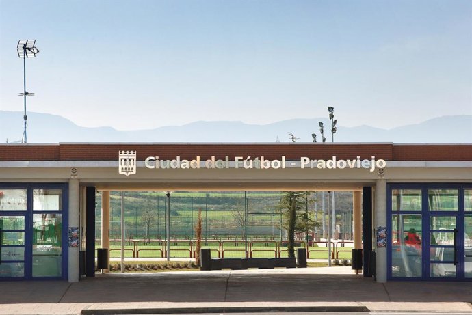 Entrada a los campos de fútbol de Pradoviejo en Logroño