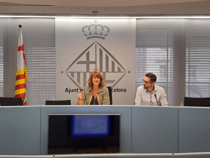 El director de la Red de Metro, scar Play y la presidenta de la compañía y concejal de Movilidad del Ayuntamiento de Barcelona, Laia Bonet.
