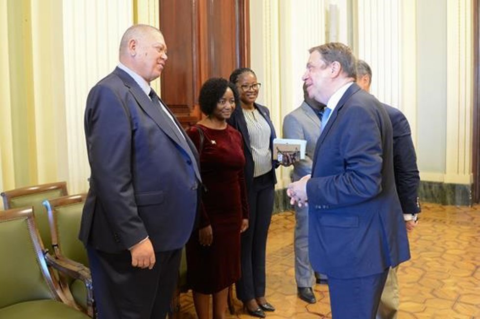 El ministro de Agricultura, Pesca y Alimentación, Luis Planas, se reúne con el titular de Pesca y Recursos Marinos de Namibia, Derek James Klazen