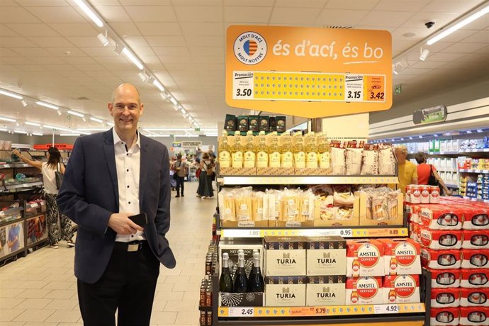 El director regional de Lidl en la Comunitat Valenciana, Grischa Voss, en un supermercado de la cadena en Valncia