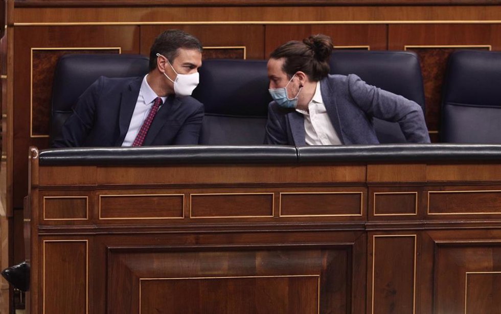 Archivo - El presidente del Gobierno, Pedro Sánchez, on Pablo IGlesias cuando era su vicepresidente segundo
