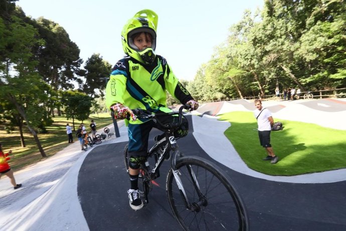 El Parque Grande José Antonio Labordeta de Zaragoza estrena el circuito pump track.