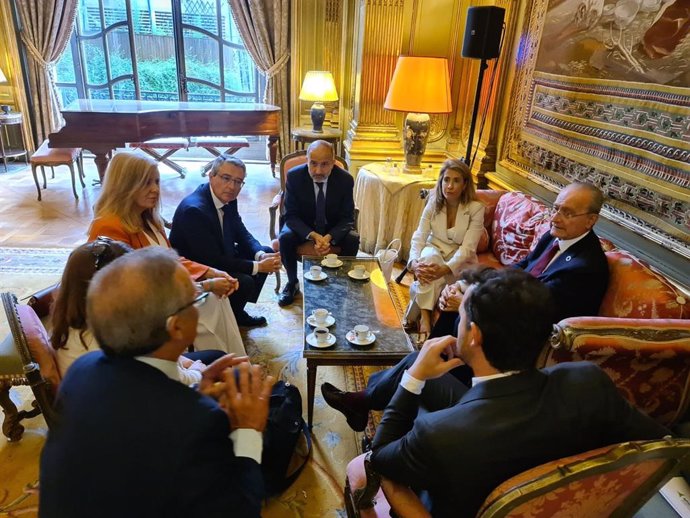 Reunión previa y atención a medios con motivo de la presentación de esta tarde de la candidatura de Málaga a la Exposición Internacional 2027