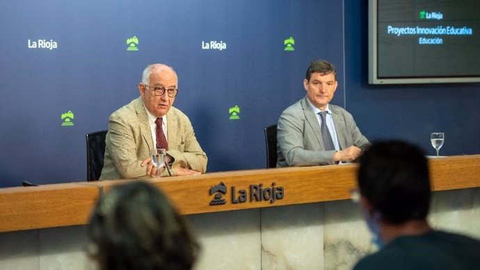 El consejero de Educación, Pedro Uruñuela, y el director general de Innovación, Alberto Abal