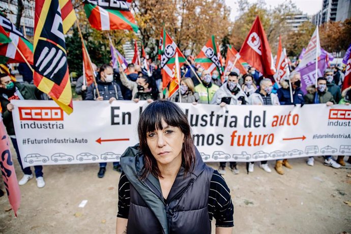 Archivo - Foto de archivo de la secretaria General de CCOO de Industria, Garbiñe Espejo, durante una manifestación frente al Ministerio de Industria, Comercio y Turismo, a 22 de noviembre de 2021, en Madrid, (España). 