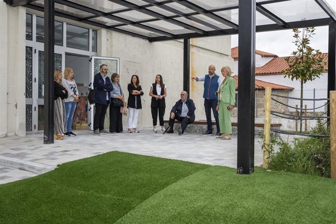 CEIP Cuevas del Castillo, Vargas (Puente Viesgo) La consejera de Educación y Formación Profesional, Marina Lombó, realiza una visita a este centro.
