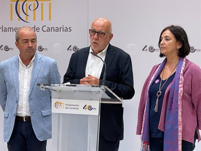 Los diputados autonómicos de Sí Podemos Francisco Déniz, Manuel Marrero y María del Río