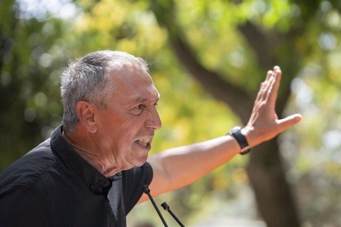 El diputado y portavoz de Compromís en el Congreso, Joan Baldoví, interviene durante un acto de Compromís, en el Jardín del Turia, a 18 de junio de 2022, en Valencia, Comunidad Valenciana (España). El objetivo de este encuentro, bajo el lema Hacia el t