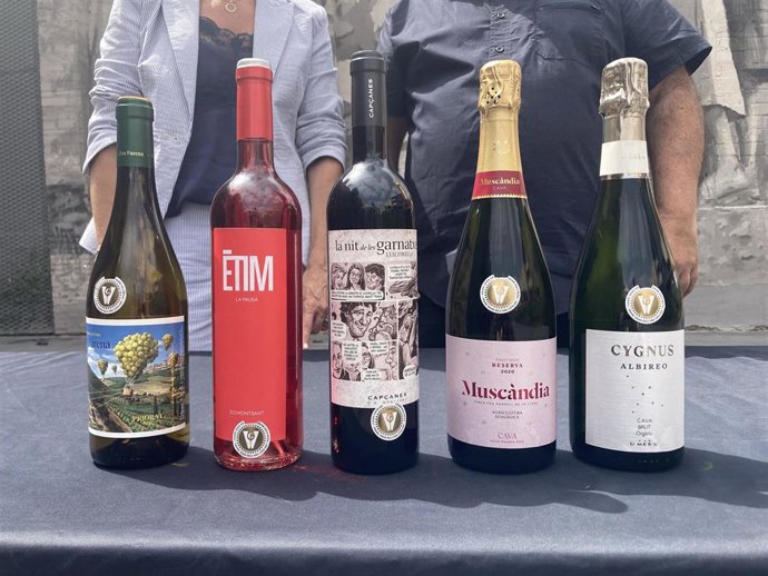 Los cinco vinos jóvenes reconocidos en los Premis Vinari.