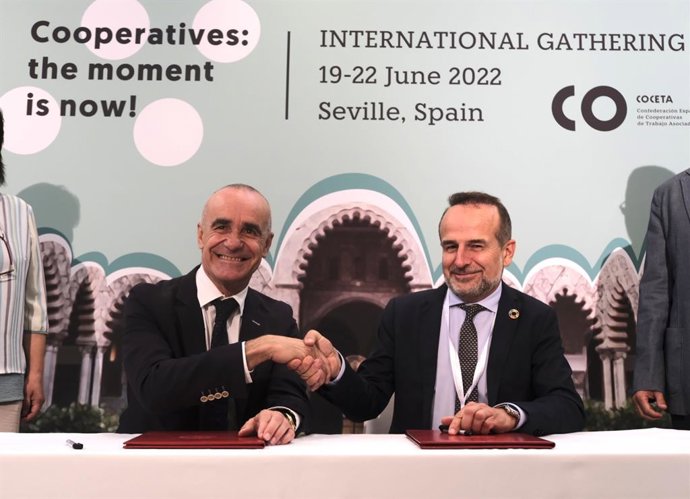 El Ayuntamiento de Sevilla y Faecta impulsarán el cooperativismo para promover un modelo económico "más sostenible".