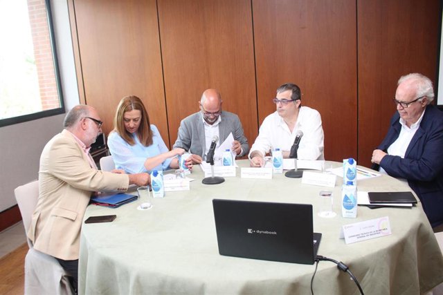 Latorre (I), Barcones, Santa Isabel, Santamaría y Gutiérrez durante la presentación del PERTE al sector empresarial.