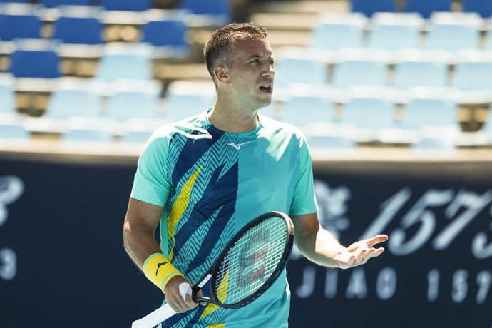 Archivo - 20 January 2022, Australia, Melbourne: German tennis player Philipp Kohlschreiber reacts during his Second Round Men's Singles tennis match against Spain's Roberto Bautista Agut on Day 4 of the 2022 Australian Open at Melbourne Park. Photo: Fr