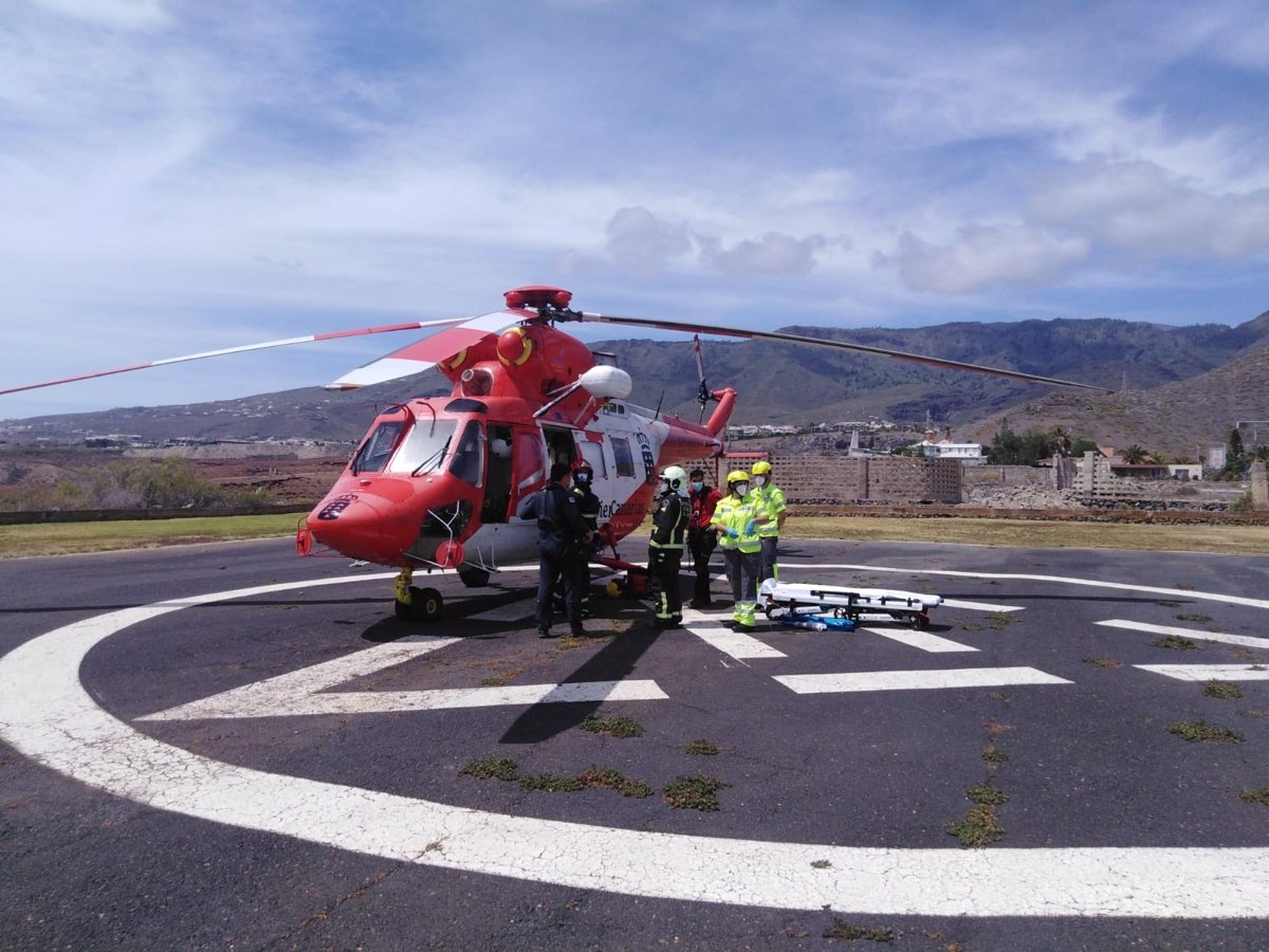 They rescue an injured hiker after suffering a fall in Tenerife ...