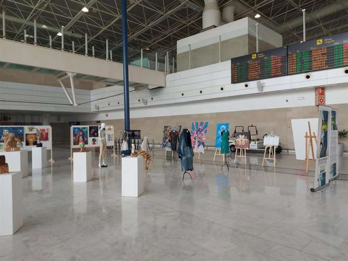 Exposición 'Maxo Arte Joven 2022' en el aeropuerto de Fuerteventura