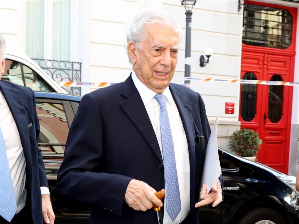 Mario Vargas Llosa en su llegada al XV Foro Atlántico Iberoamérica: Libertad y Democracia.