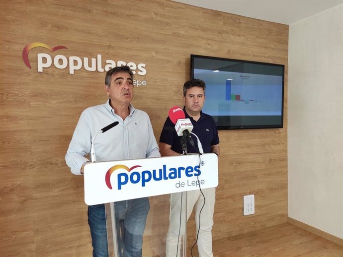 El portavoz del Grupo Popular en el Ayuntamiento de Lepe, Jesús Toronjo, en rueda de prensa.