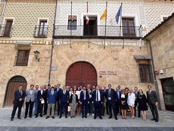 Asistentes y nueva dirección de la Cámara de Comercio de Salamanca.