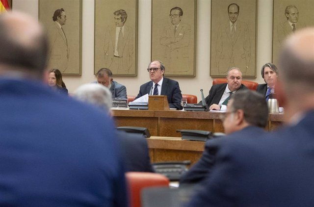 El Defensor del Pueblo, Ángel Gabilondo, comparece en la Comisión Mixta de Relaciones con el Defensor del Pueblo en el Congreso.