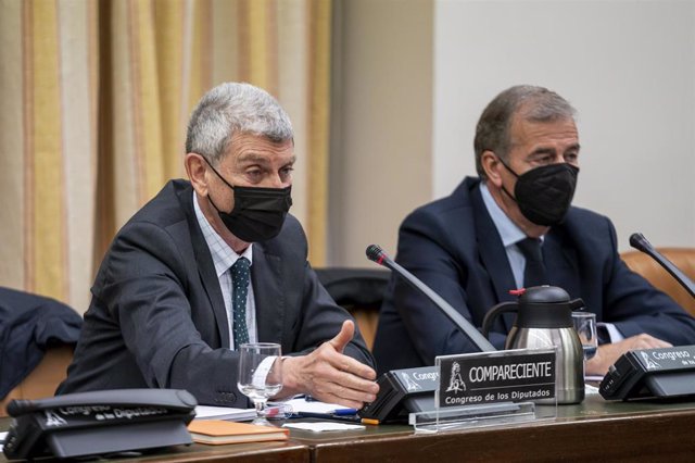 Archivo - El presidente de la Corporación RTVE, José Manuel Pérez Tornero (i), comparece en la Comisión Mixta de Control Parlamentario de la Corporación RTVE, en el Congreso de los Diputados, a 24 de marzo de 2022, en Madrid (España). Durante su intervenc