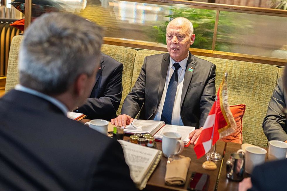 Archivo - El presidente de Túnez Kais Saied durante una reunión conjunta al margen de la cumbre UE-África.