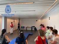 La Jefatura Superior de Policía La Rioja imparte un Taller de Defensa Personal para mujeres