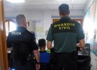 La Guardia Civil detiene en Los Alcázares (Murcia) al presunto autor de una decena de robos en vehículos